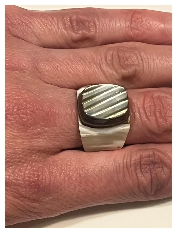 Vintage Shell /Mother of Pearl Signet Style Ring - 7