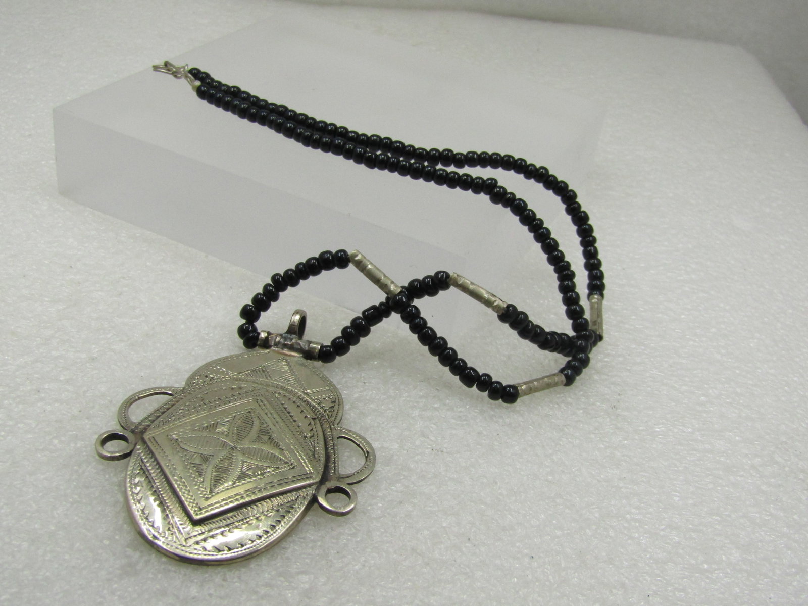 Vintage Mid-Eastern Themed Necklace, Etched Pendant, Black Beaded 18" - 6