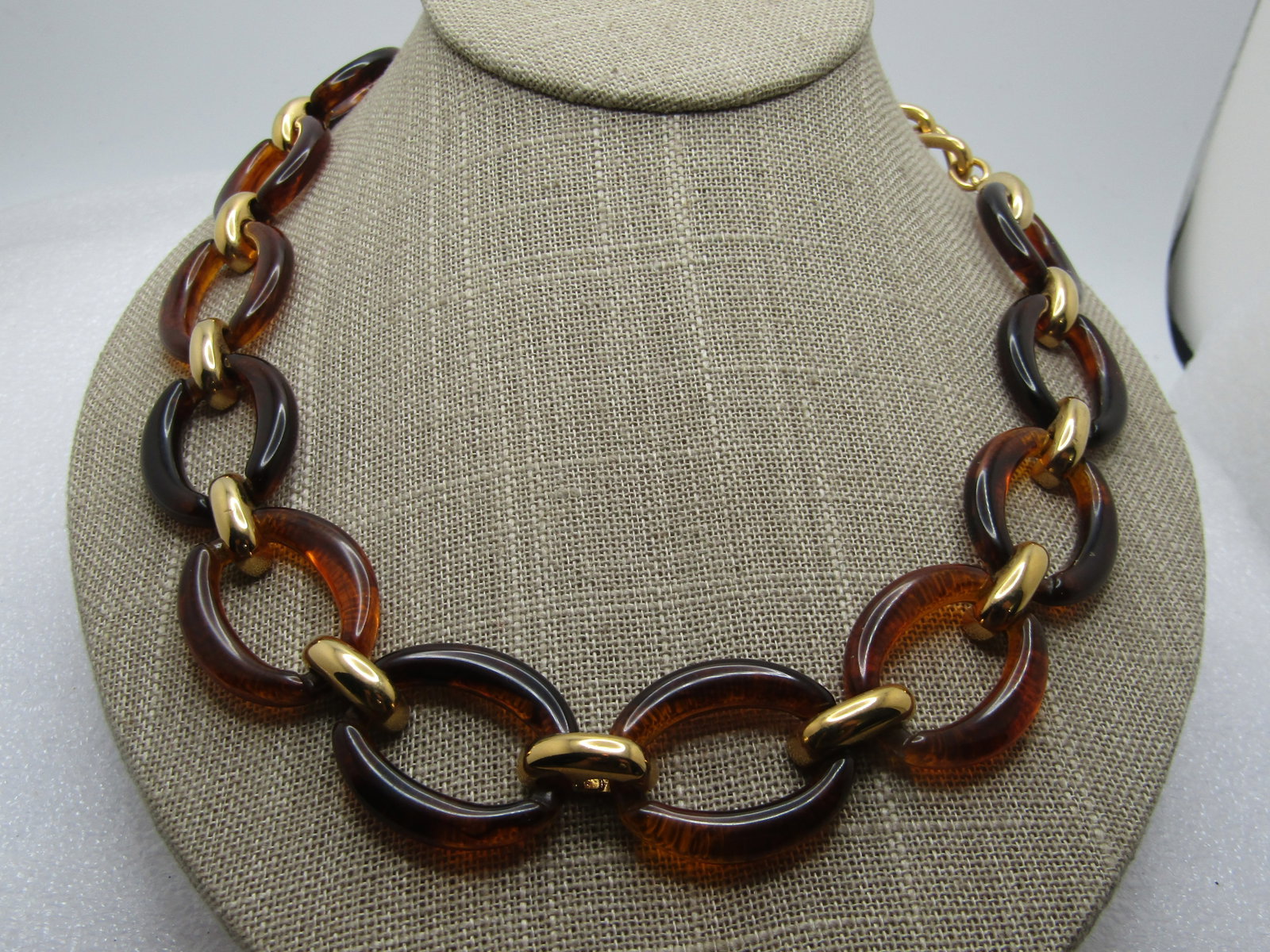 Vintage Faux Tortoiseshell Link Necklace, 19", Signed FLP, 1970's-1980's: Title: Vintage Faux Tortoiseshell Link Necklace, 19", Signed FLP, 1970's-1980's Description: Vintage Faux Tortoiseshell Link Necklace, 19", Signed FLP, 1970's-1980's. This has an oval plastic link wit