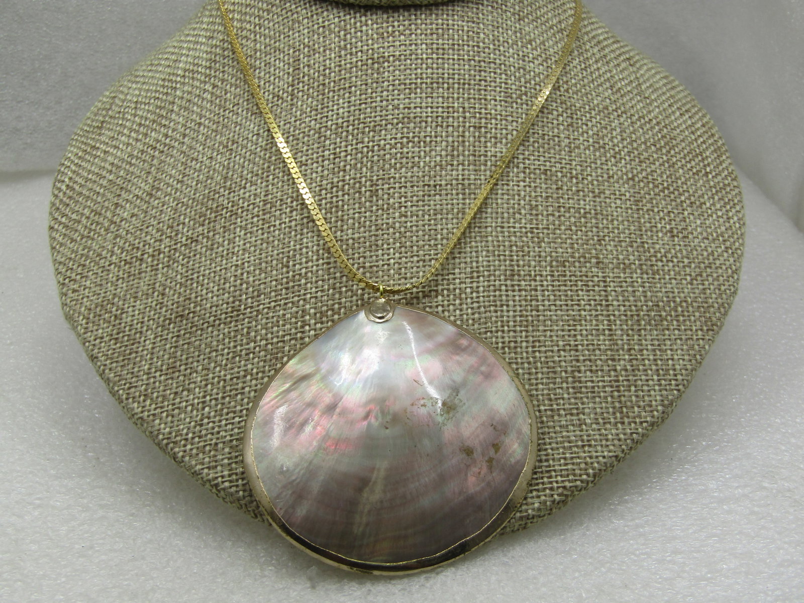 Vintage Large Shell Necklace 16" Herringbone Chain - 2