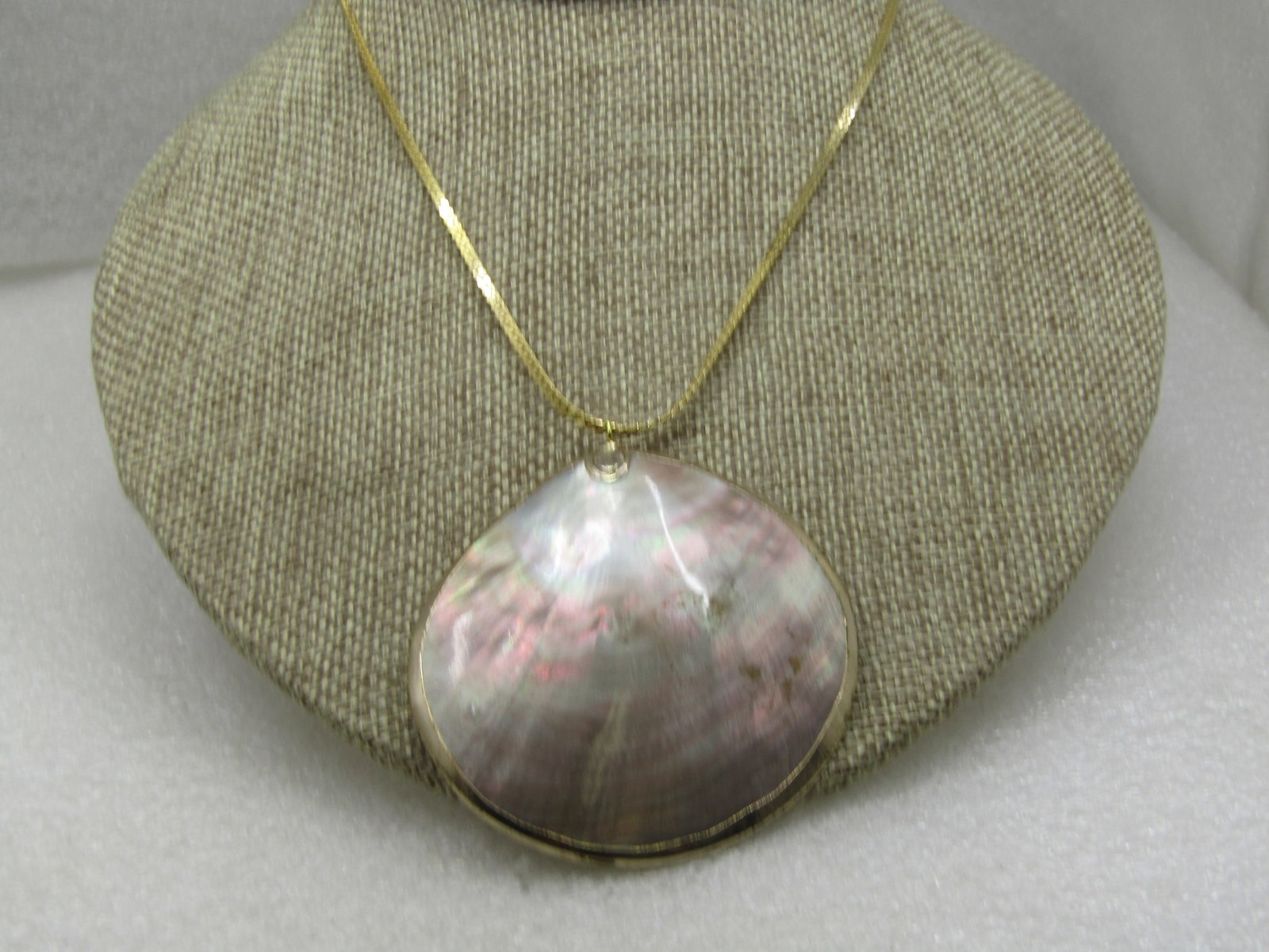 Vintage Large Shell Necklace 16" Herringbone Chain - 3