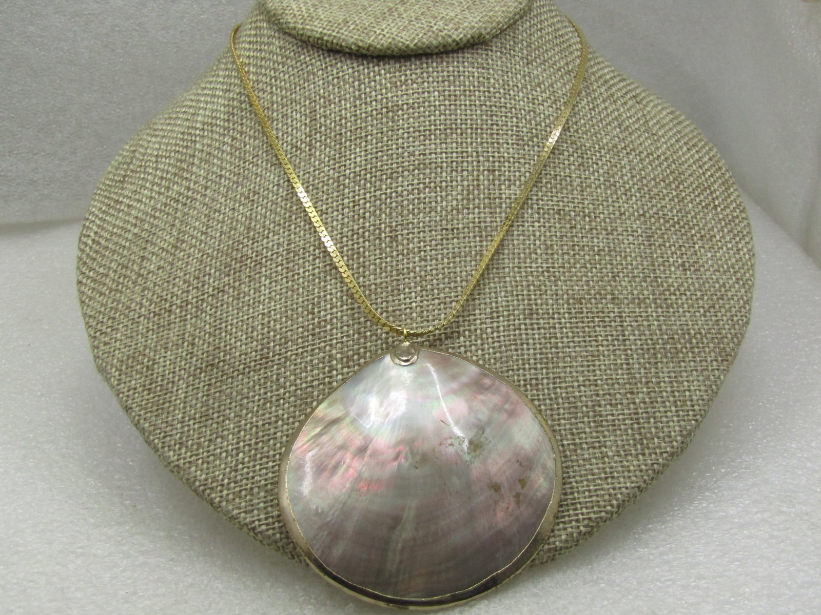 Vintage Large Shell Necklace 16" Herringbone Chain - 4