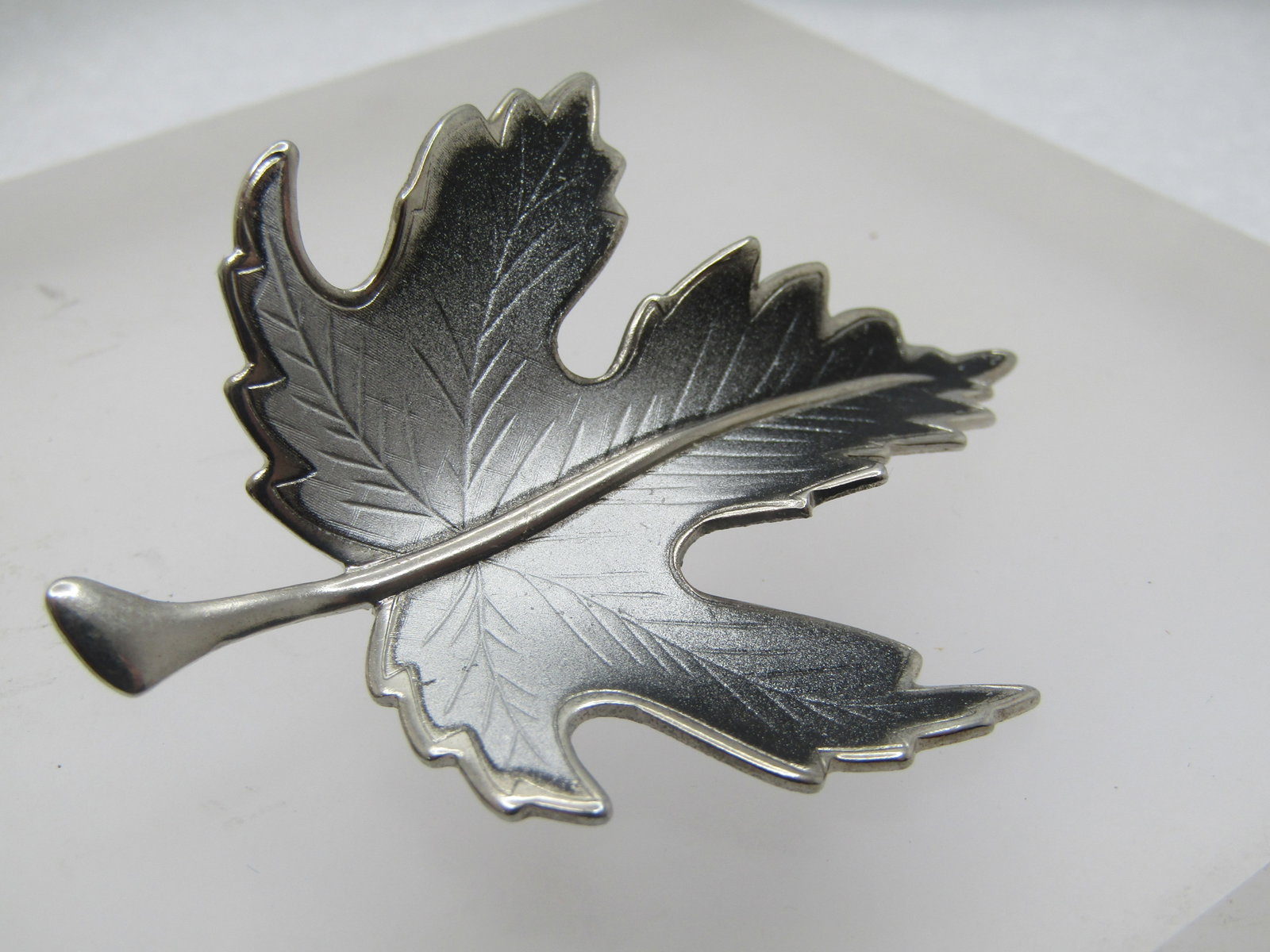 Vintage Silver to Black Leaf Brooch, Maple, 1960's-1970's - 3