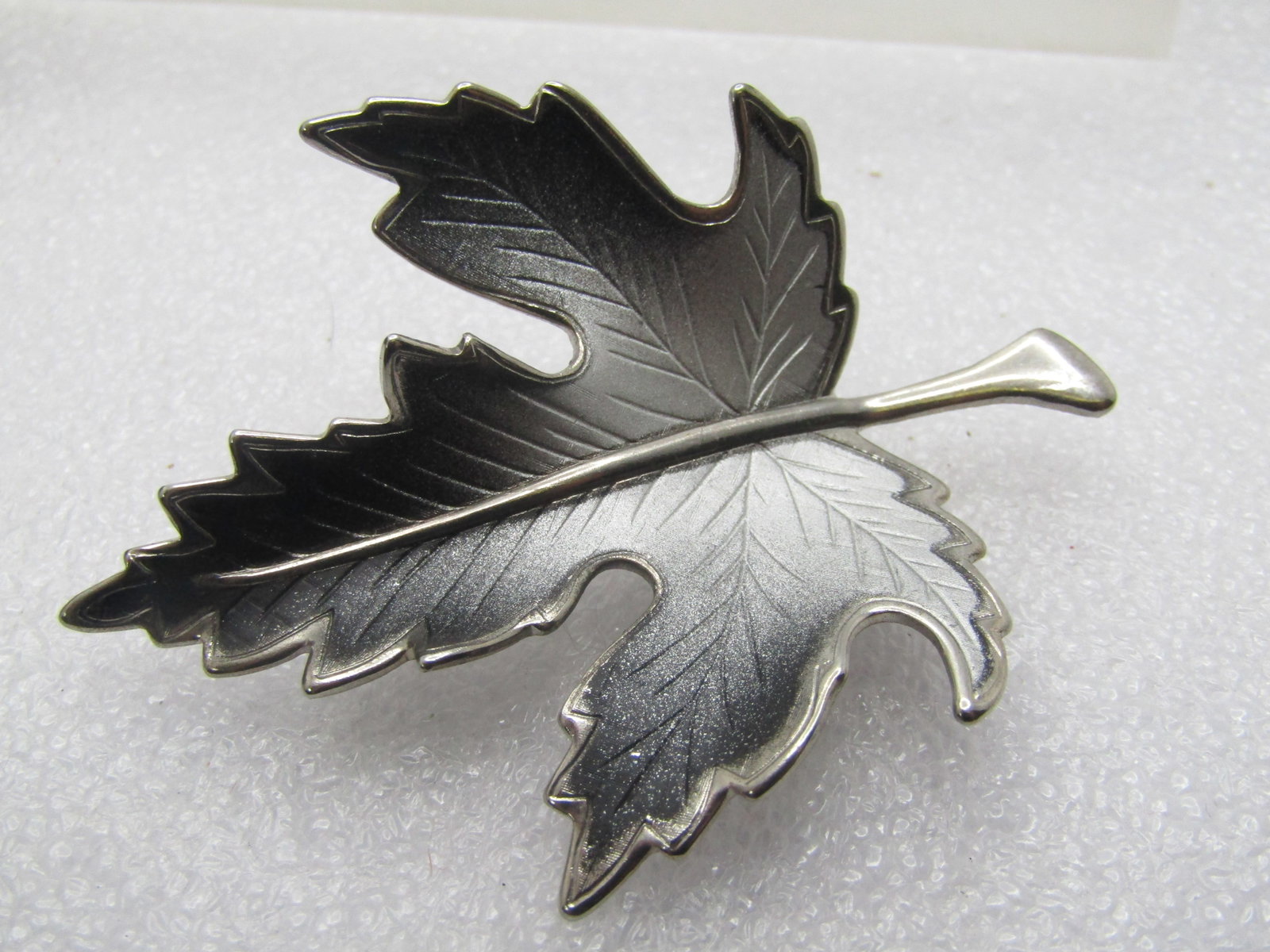 Vintage Silver to Black Leaf Brooch, Maple, 1960's-1970's - 6