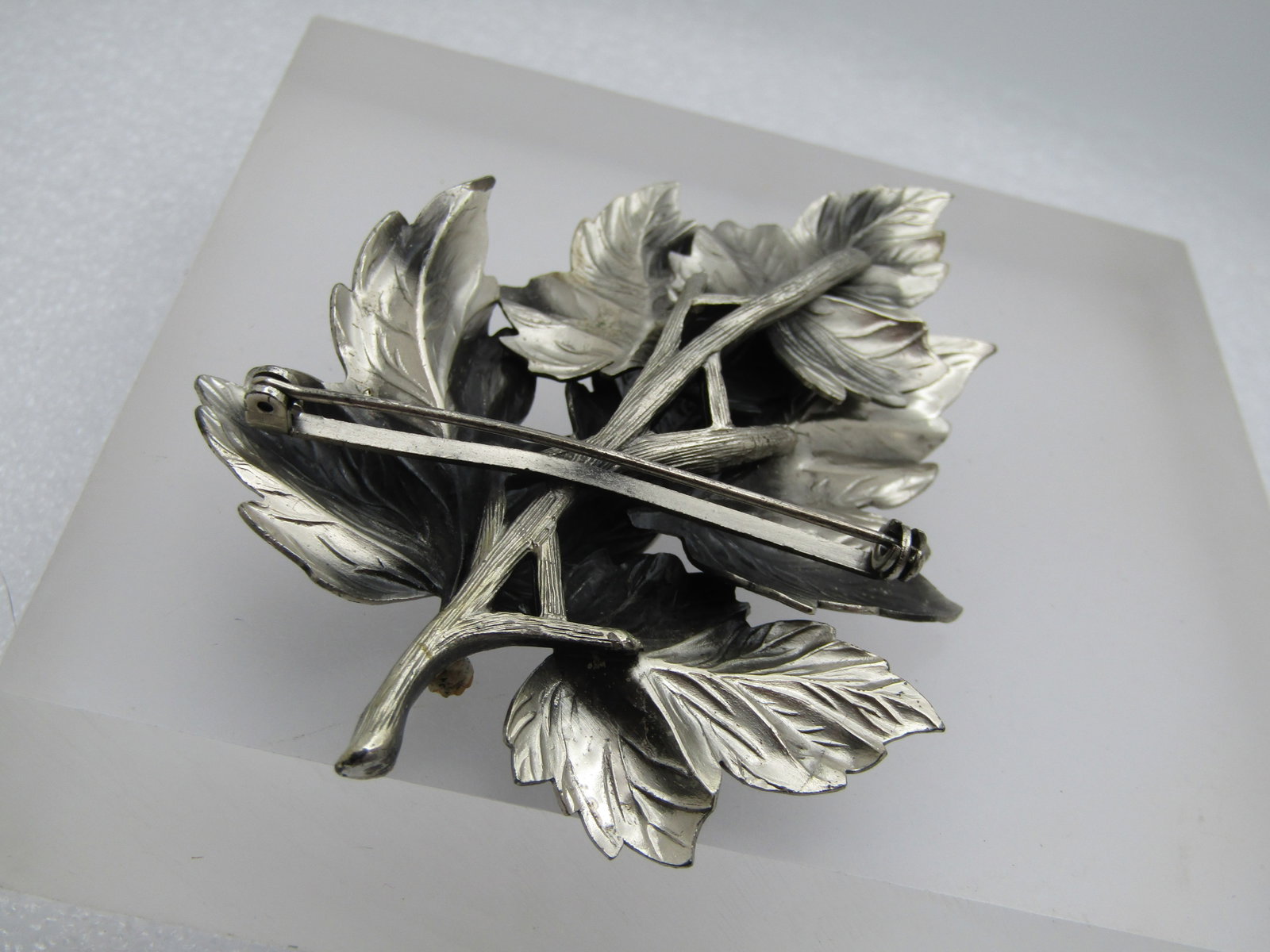 Vintage Leaves & Faux Pearl Brooch, Large 1970's-1980's. - 4