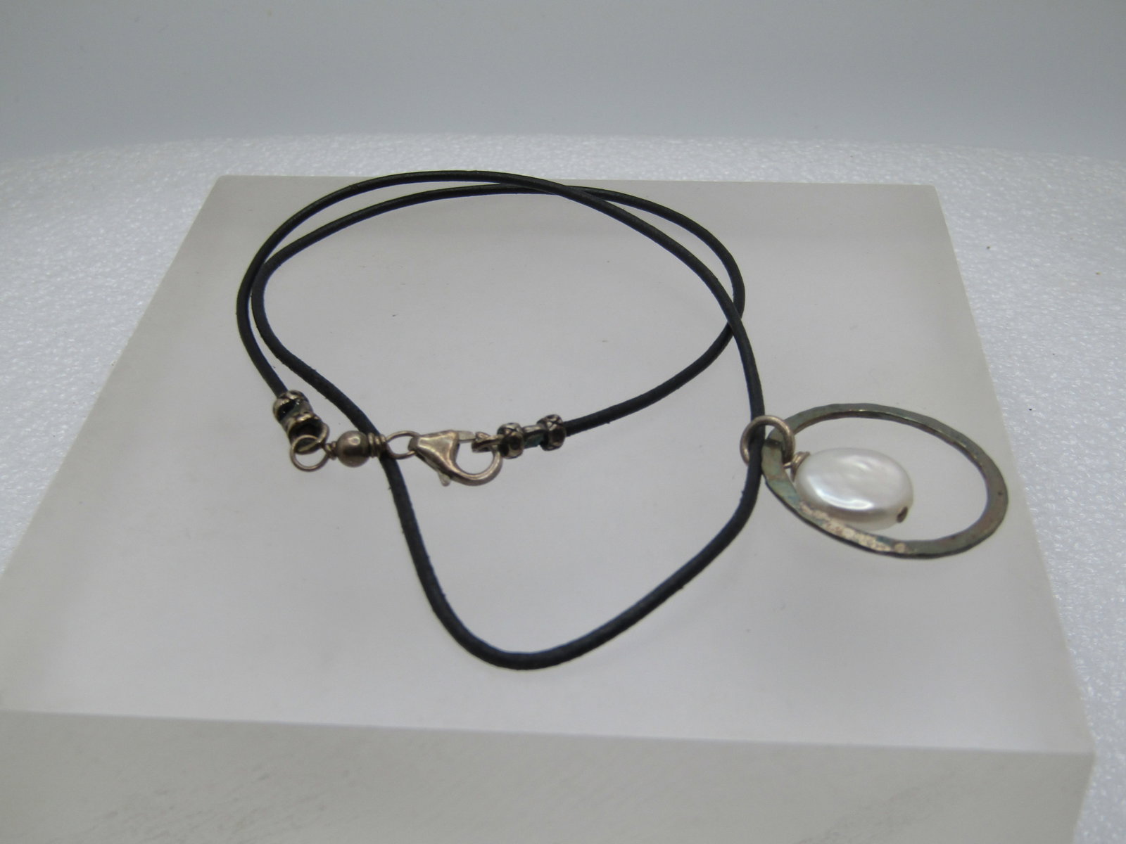 Vintage Sterling Freshwater Pearl & Hammered Pendant, 17", 1980's - 7
