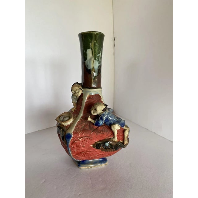 Late 19th Century Inoue Ryosai II Japanese Sumida Ware Vase With Two Men on Rocky Ledge - 2