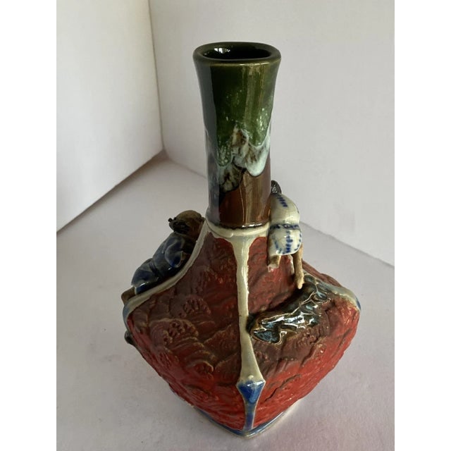 Late 19th Century Inoue Ryosai II Japanese Sumida Ware Vase With Two Men on Rocky Ledge - 8