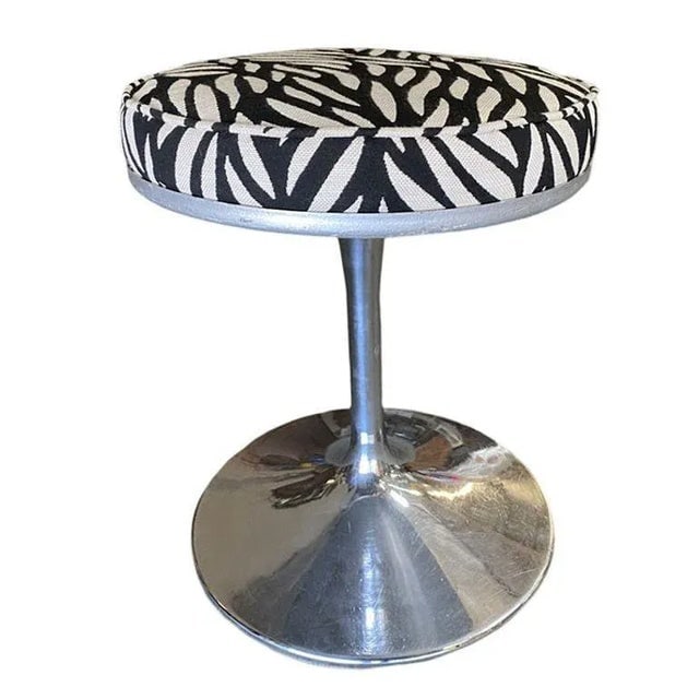 1960s "Tulip" Style Chrome Stool Attributed to Eero Saarinen With Nairobi Upholstery Seat - 2