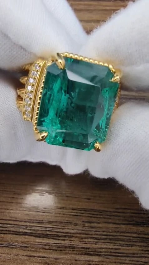 GIA Certified 12.70ct Natural Emerald Diamonds Ring 18kt 44214 *v - 2