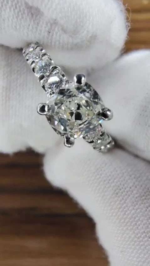 GIA 1.71ct. Cushion cut natural diamond ring platinum i/vs *v - 2