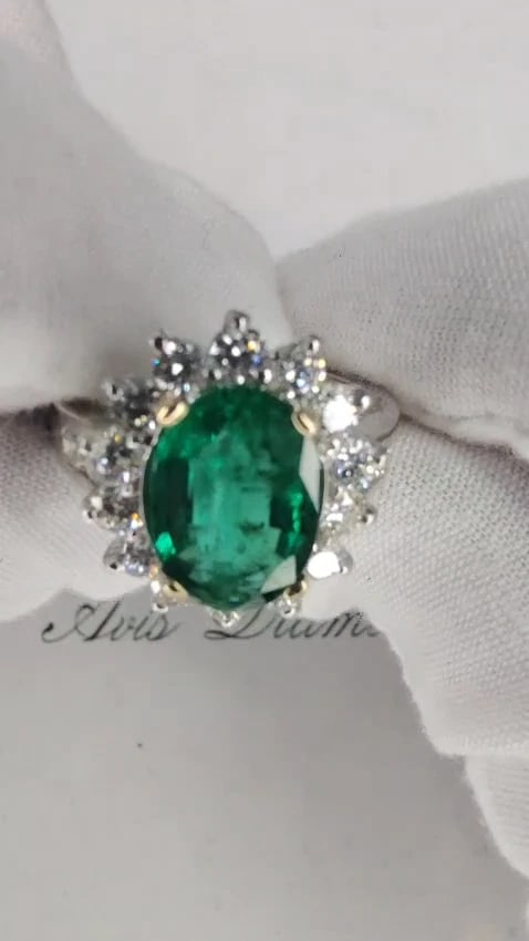 4.02ct Natural oval Emerald diamond cocktail halo ring 18kt *v - 2