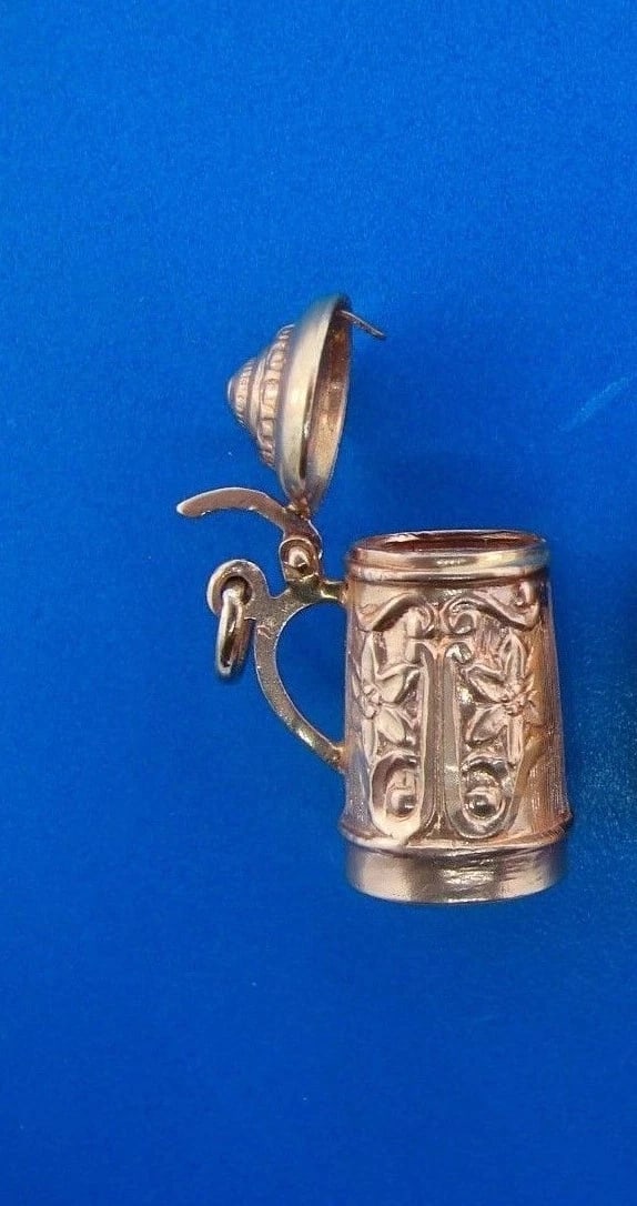 HOORAH Beer Stein 18k Yellow Gold Mechanical Charm - 2