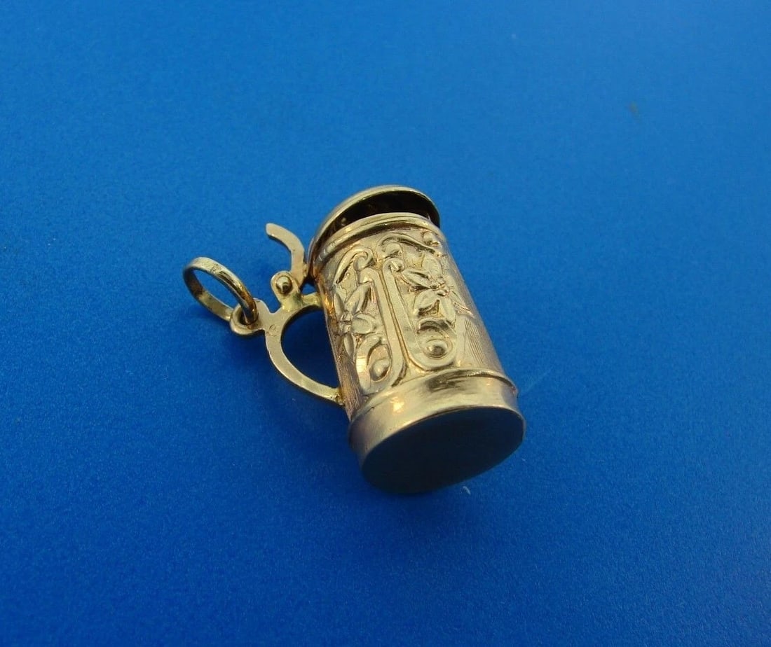 HOORAH Beer Stein 18k Yellow Gold Mechanical Charm - 4