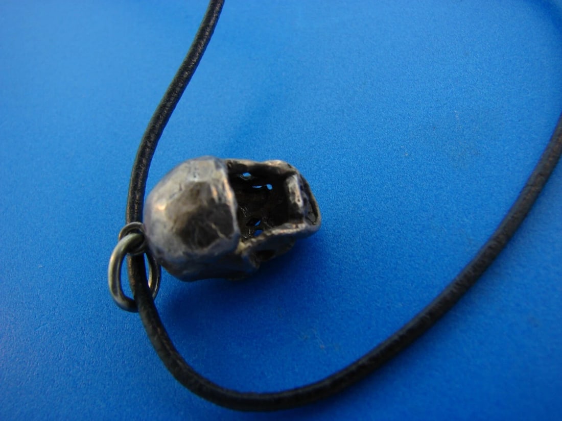 TRENDY Silver & Leather Skull Pendant Necklace - 2