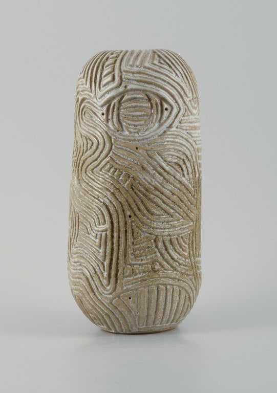 Christina Muff, Danish contemporary ceramicist (b. 1971). Unique, handcarved vase in stoneware clay. - 2