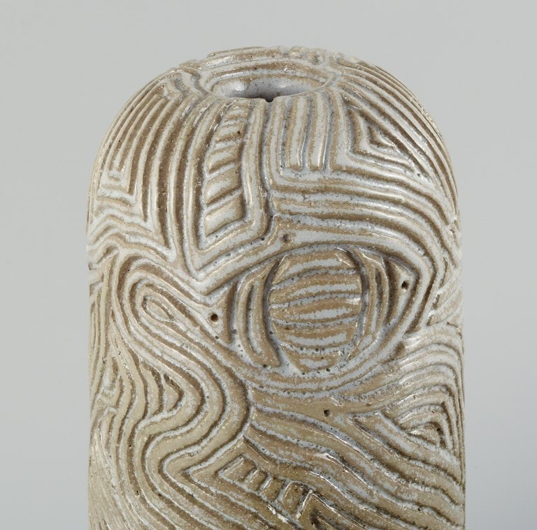 Christina Muff, Danish contemporary ceramicist (b. 1971). Unique, handcarved vase in stoneware clay. - 4
