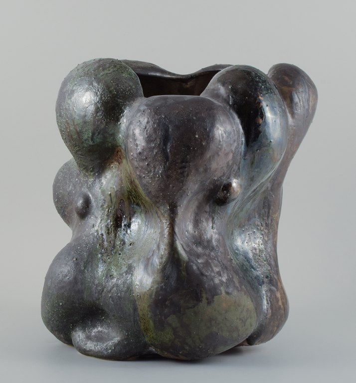 Christina Muff, Danish contemporary ceramicist (b. 1971). Monumental work in stoneware clay, covered - 2