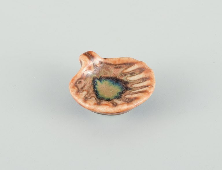 Swedish studio potters, seven miniature vases, jugs and snail shells etc. Late 1900s. - 7