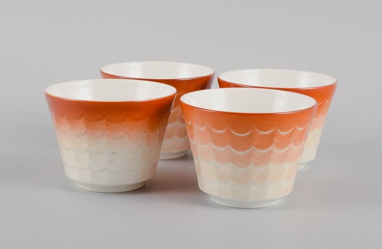 Wilhelm Kåge for Gustavsberg. Four flower pot covers in porcelain. Swedish design, 1960s. - 3