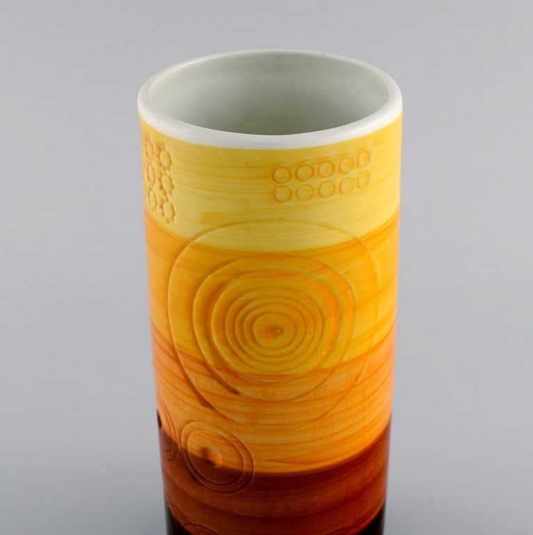 Olle Alberius for Rörstrand. Cylindrical Sarek vase in hand-painted and glazed ceramics with - 5