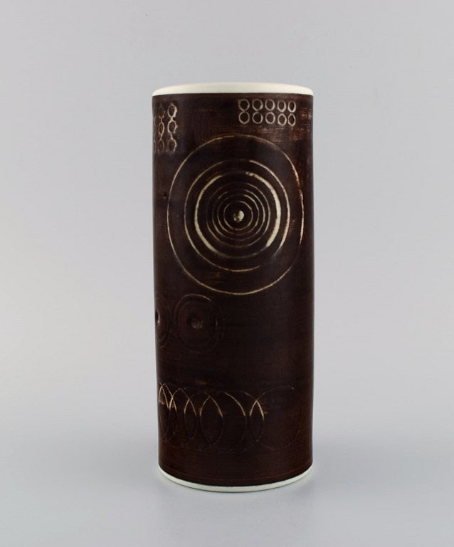 Olle Alberius for Rörstrand. Cylindrical Sarek vase in hand-painted and glazed ceramics with - 2