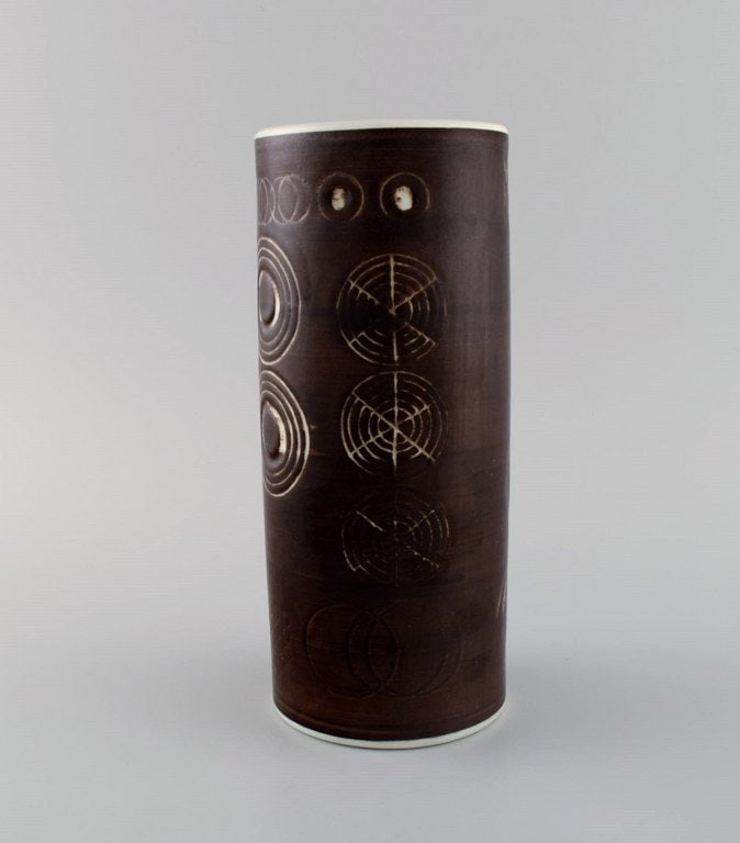 Olle Alberius for Rörstrand. Cylindrical Sarek vase in hand-painted and glazed ceramics with - 3