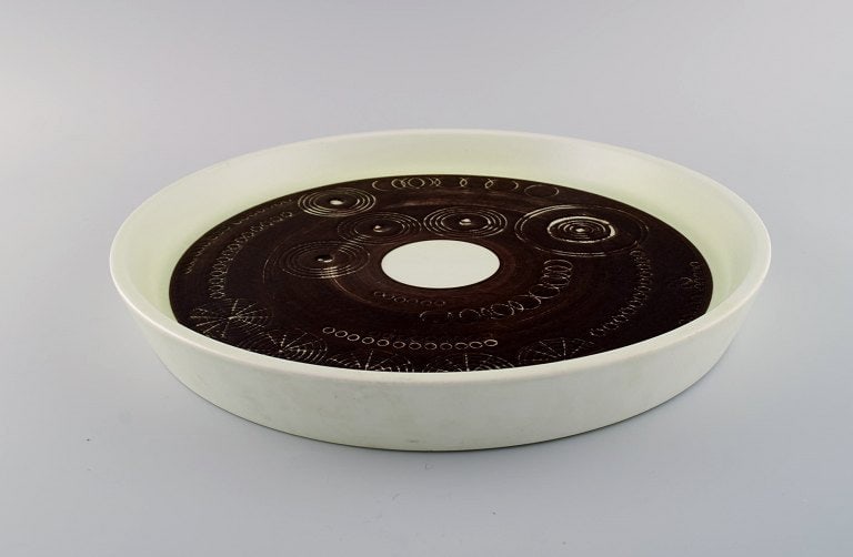 Olle Alberius for Rörstrand. Large Sarek dish / bowl in hand-painted and glazed ceramics with - 3