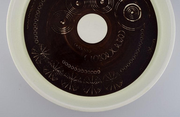 Olle Alberius for Rörstrand. Large Sarek dish / bowl in hand-painted and glazed ceramics with - 5