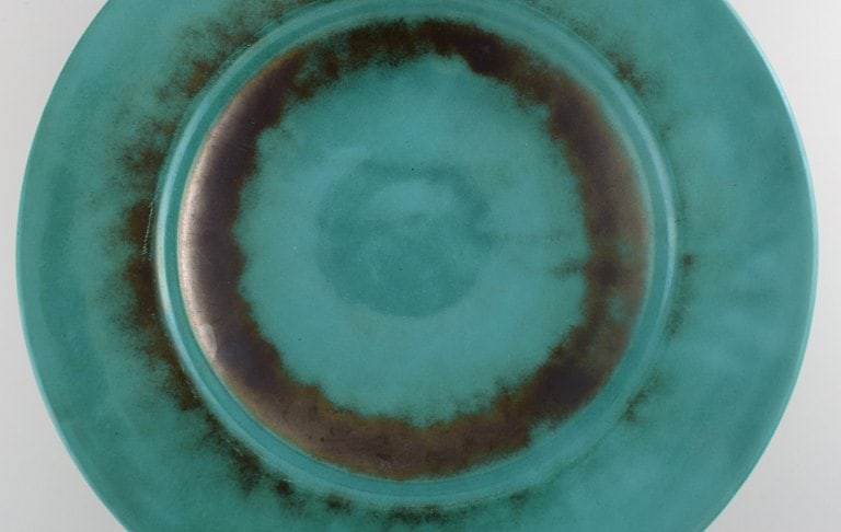 St. Erik, Upsala. Large art deco bowl / dish in glazed ceramics. Beautiful glaze in shades of green. - 3