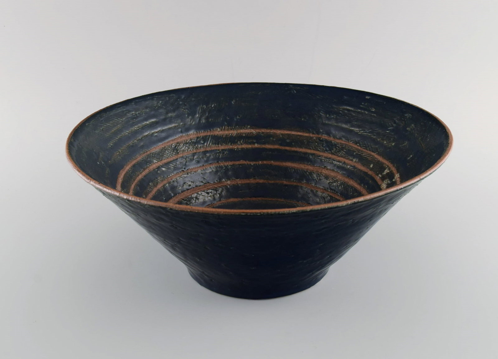 Hjorth, Bornholm Museum. Unique bowl in glazed stoneware. Clean design, late 20th century. - 2