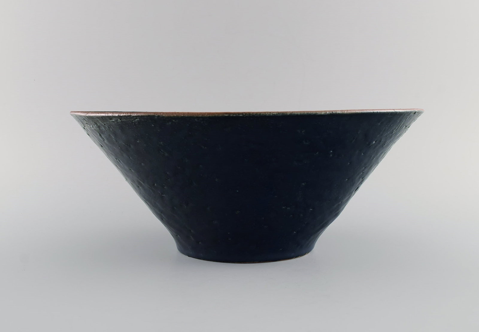 Hjorth, Bornholm Museum. Unique bowl in glazed stoneware. Clean design, late 20th century. - 3