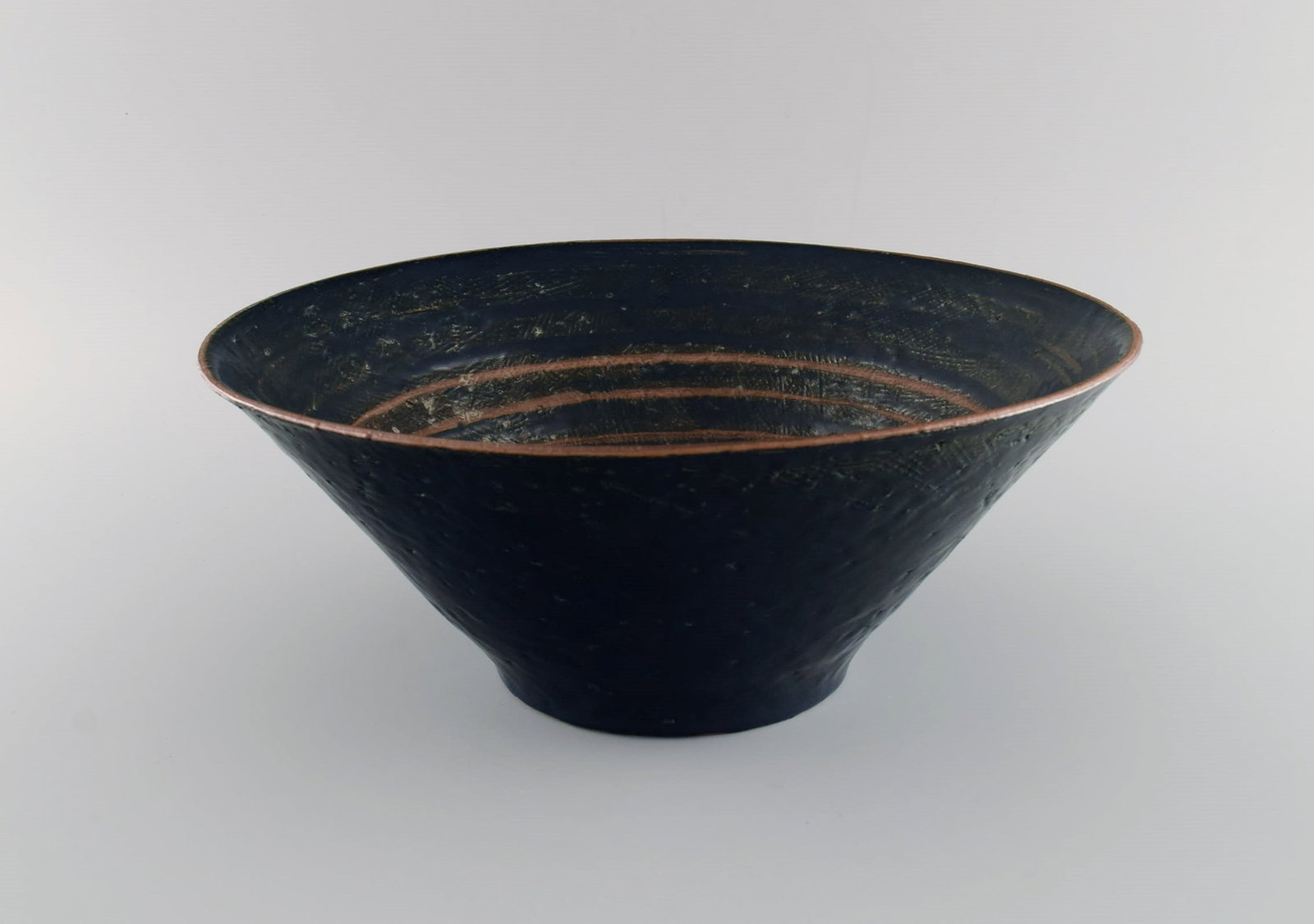 Hjorth, Bornholm Museum. Unique bowl in glazed stoneware. Clean design, late 20th century. - 4