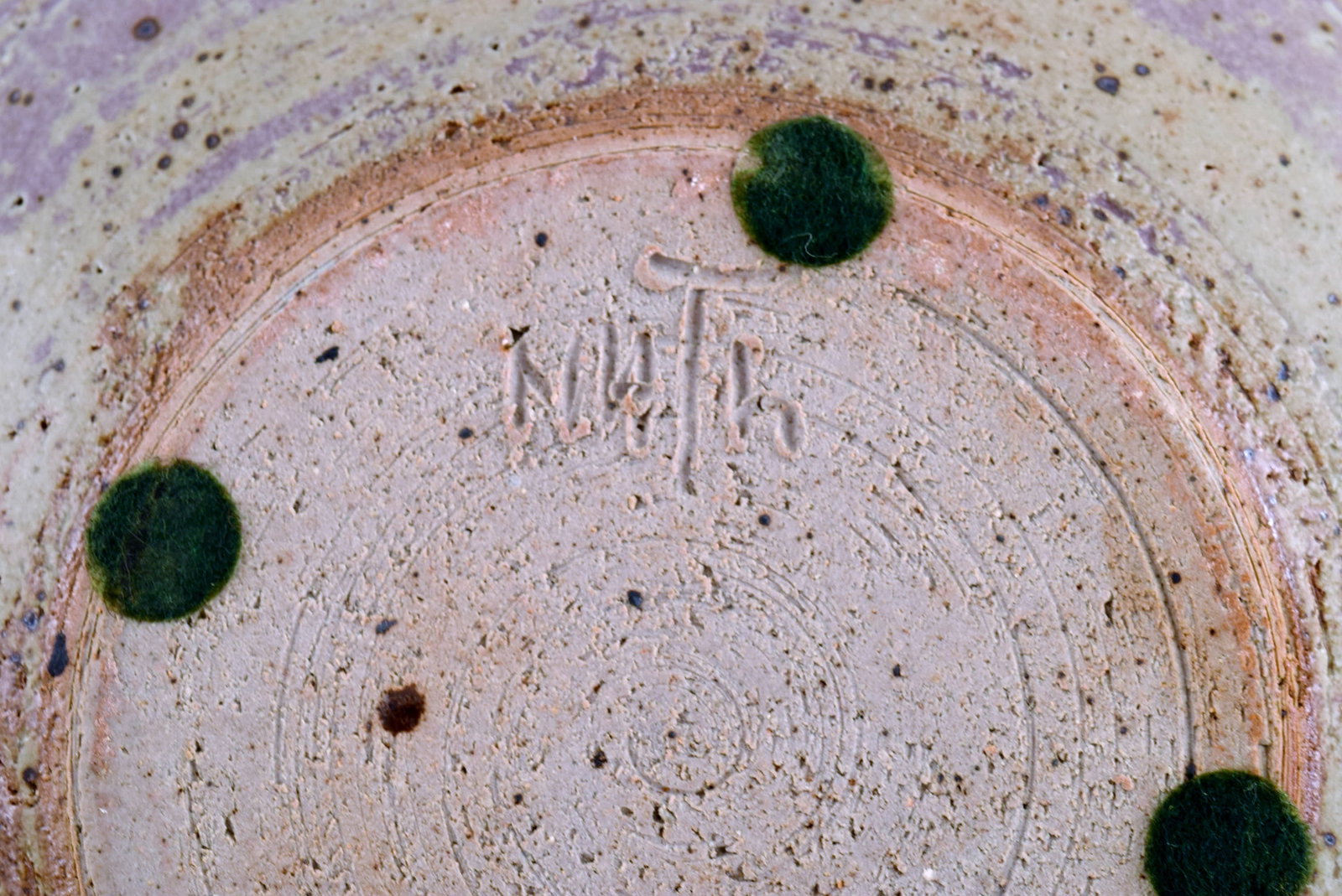 European studio ceramicist. Large unique bowl / dish in glazed stoneware with patterned decoration. - 6
