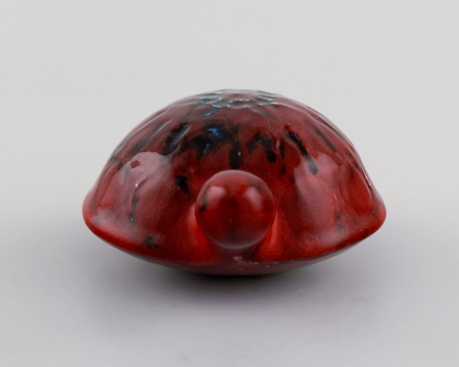 Lisa Larson for Gustavsberg. Turtle in glazed stoneware. Beautiful glaze in shades of red. 1970s. - 5