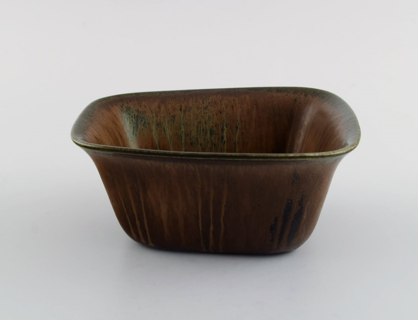 Gunnar Nylund (1904-1997) for Rörstrand. Two bowls in glazed ceramics. Beautiful glaze in brown - 4
