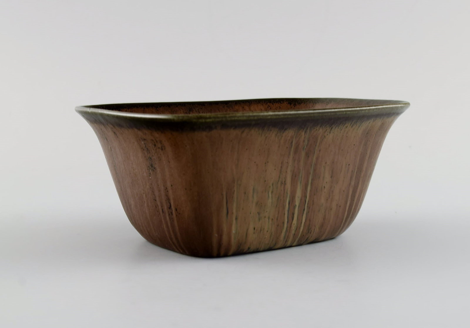 Gunnar Nylund (1904-1997) for Rörstrand. Two bowls in glazed ceramics. Beautiful glaze in brown - 6