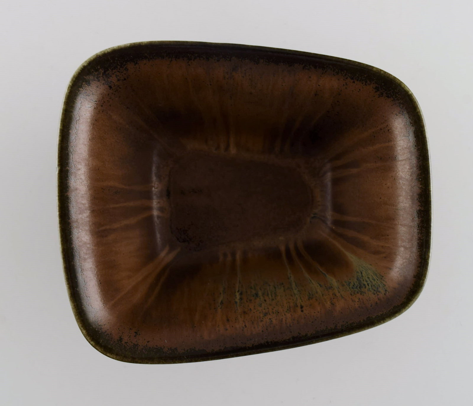 Gunnar Nylund (1904-1997) for Rörstrand. Two bowls in glazed ceramics. Beautiful glaze in brown - 7