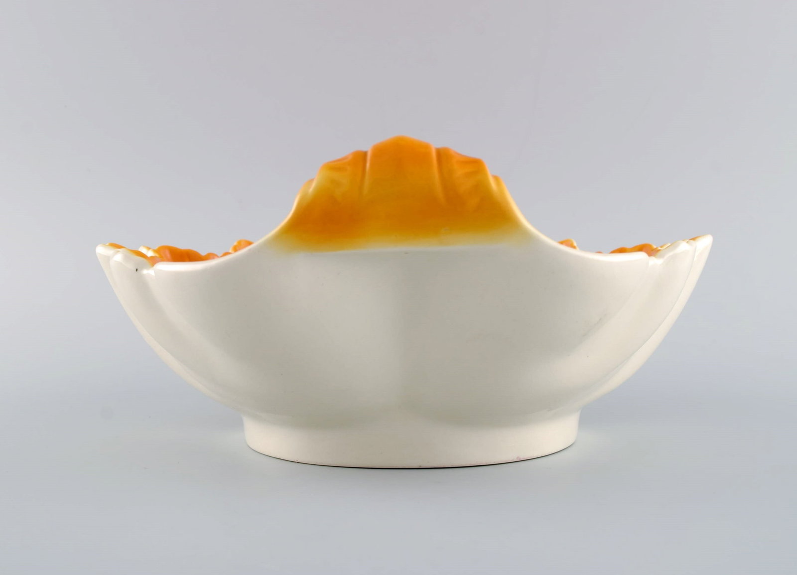 Wilhelm Kåge (1889-1960) for Gustavsberg. Hand-painted faience bowl shaped like a seashell. - 8