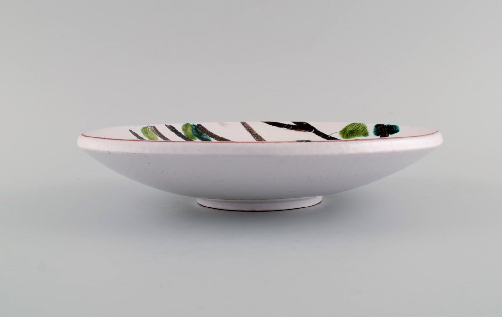 Stig Lindberg for Gustavsberg Studiohand. Round dish in glazed faience with hand-painted flowers. - 5