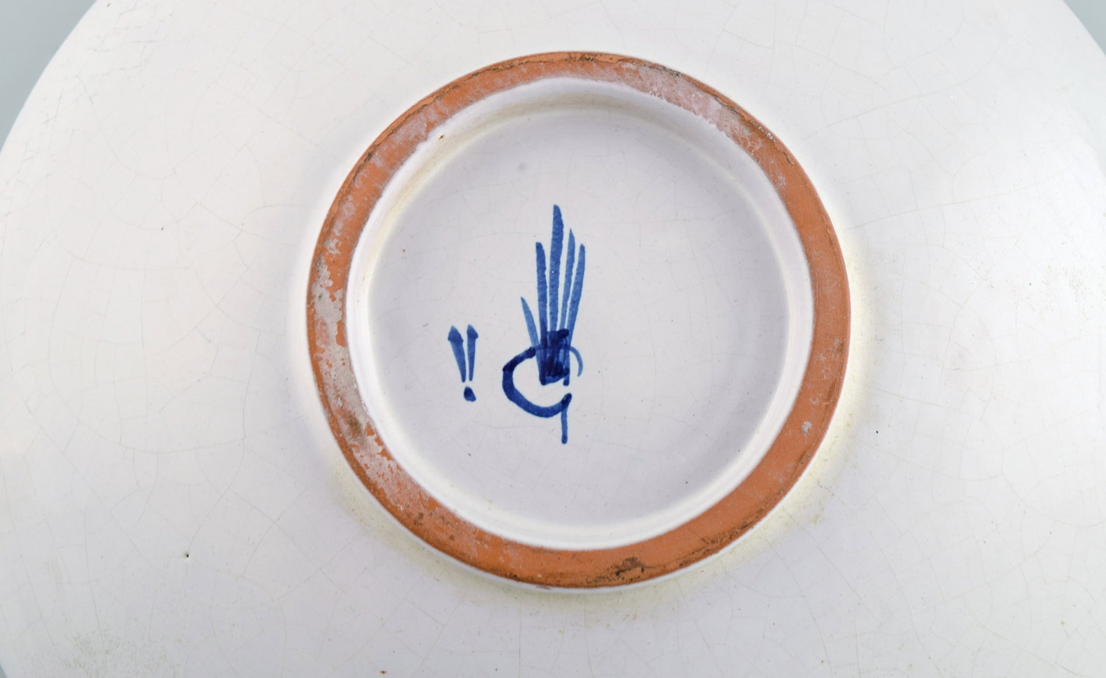 Stig Lindberg for Gustavsberg Studiohand. Round dish in glazed faience with hand-painted flowers. - 6