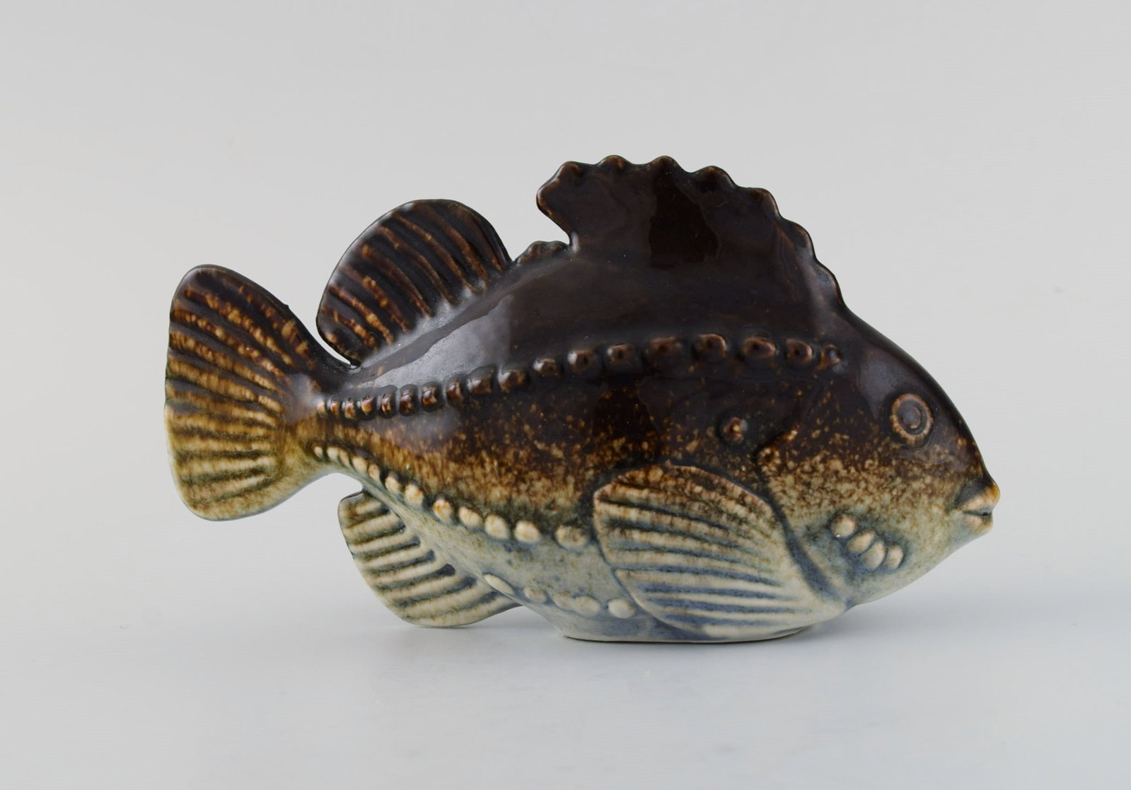 Sven Wejsfelt (1930-2009) for Gustavsberg. Unique Stim fish in glazed ceramics. 1980s. - 3