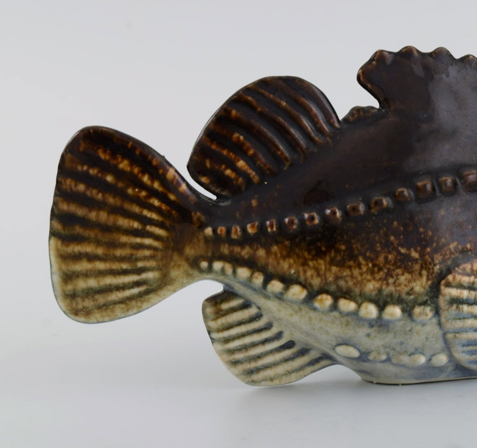 Sven Wejsfelt (1930-2009) for Gustavsberg. Unique Stim fish in glazed ceramics. 1980s. - 5