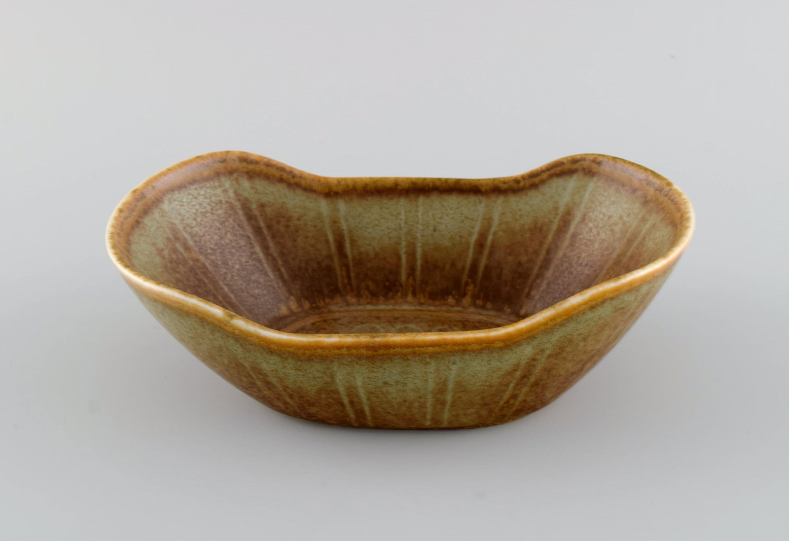 Gunnar Nylund (1904-1997) for Rörstrand. Bowl in glazed ceramics. Beautiful glaze in earth - 4