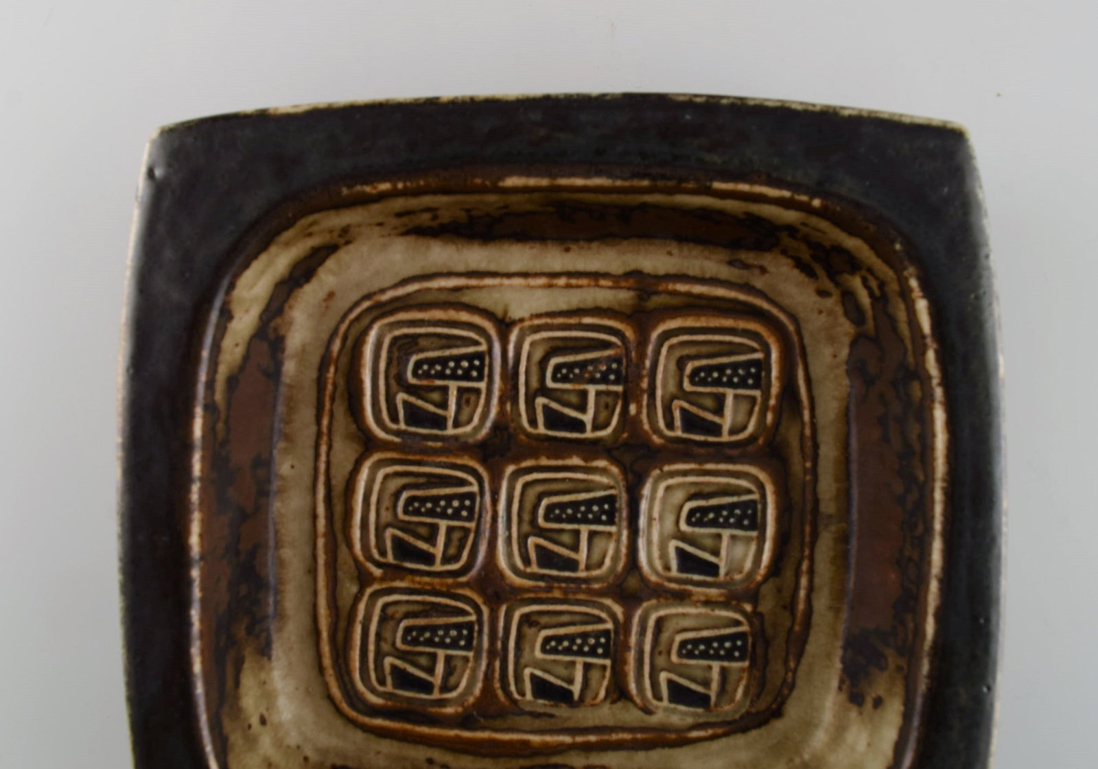 Jørgen Mogensen for Royal Copenhagen. Square bowl in glazed stoneware. Beautiful sung glaze. - 3
