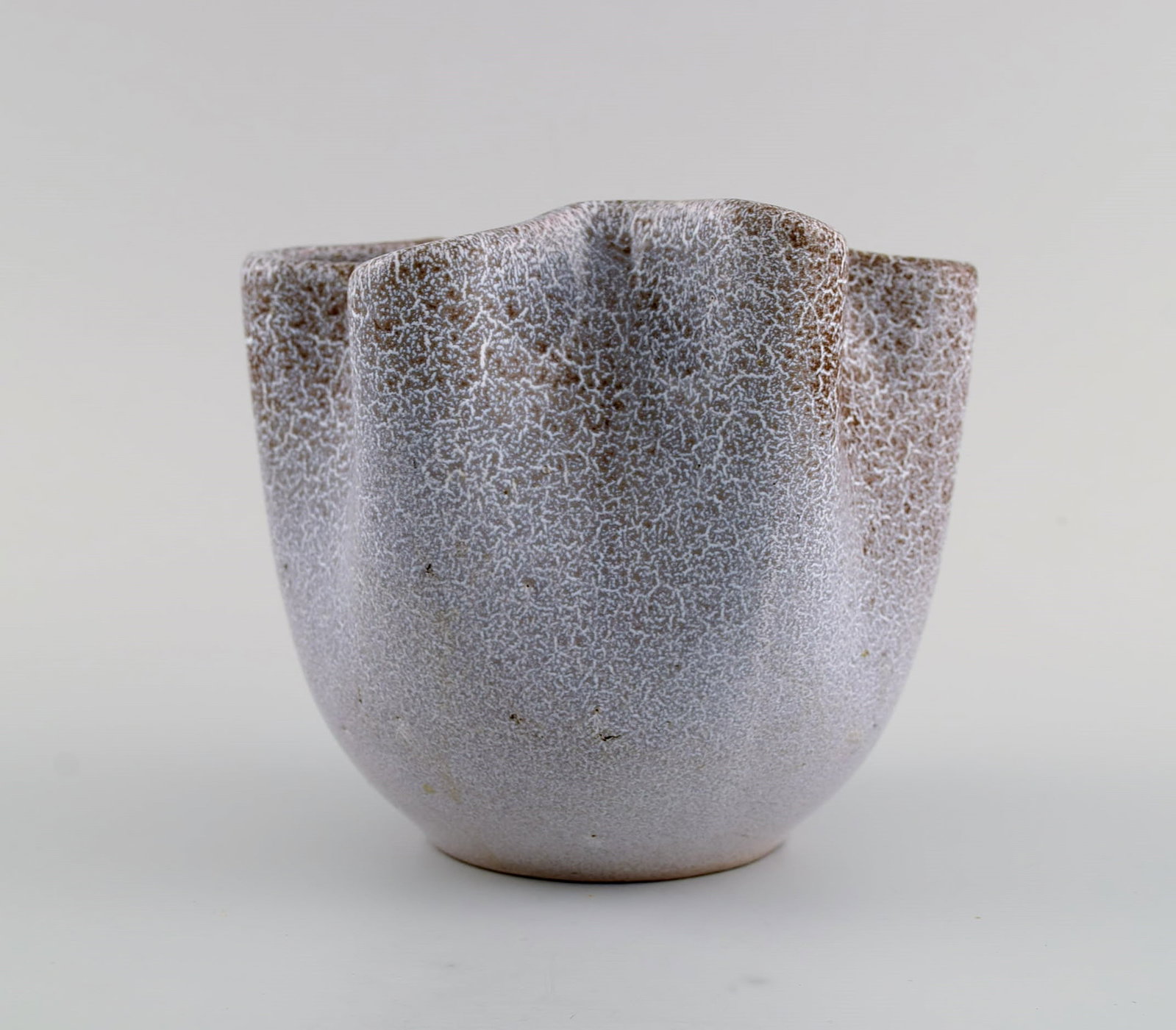 European studio ceramicist. Unique wavy edged vase in glazed stoneware. Beautiful speckled glaze. - 4