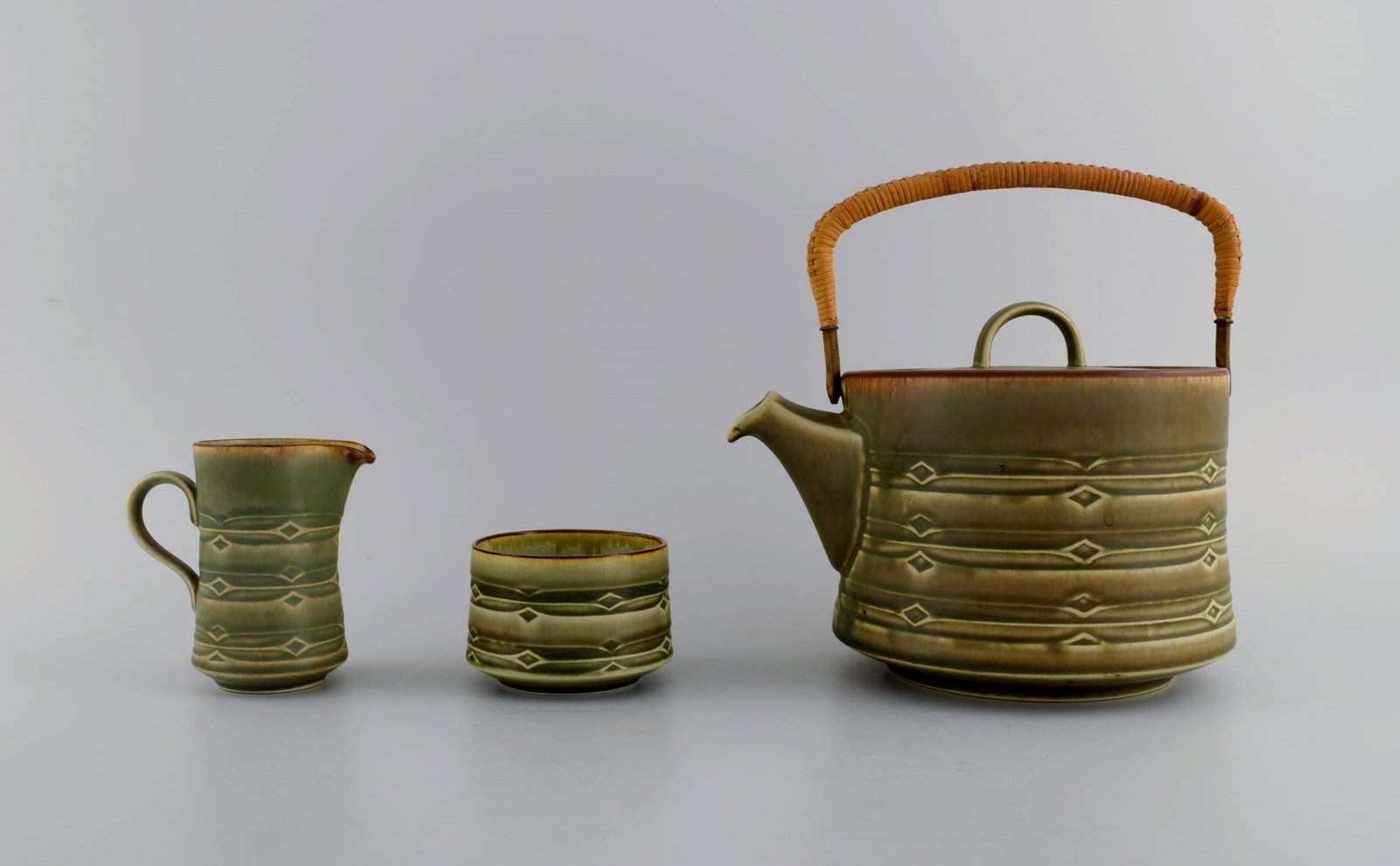 Jens H. Quistgaard (1919-2008) for Bing & Grøndahl. Rune teapot with wicker handle, sugar bowl - 2