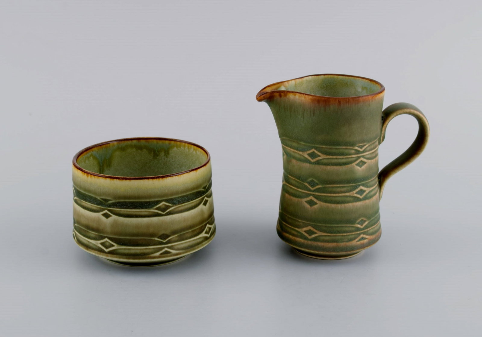 Jens H. Quistgaard (1919-2008) for Bing & Grøndahl. Rune teapot with wicker handle, sugar bowl - 4