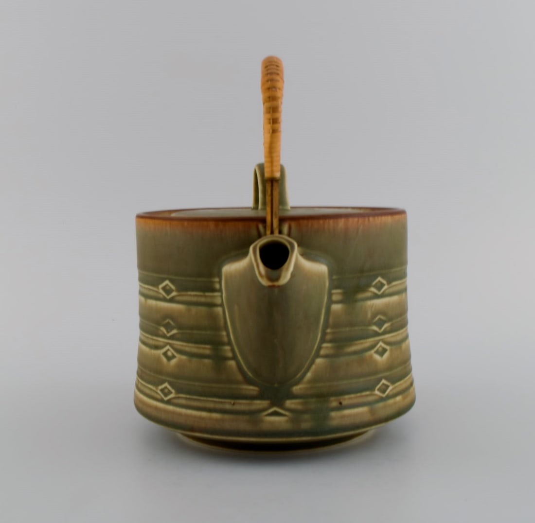 Jens H. Quistgaard (1919-2008) for Bing & Grøndahl. Rune teapot with wicker handle, sugar bowl - 7