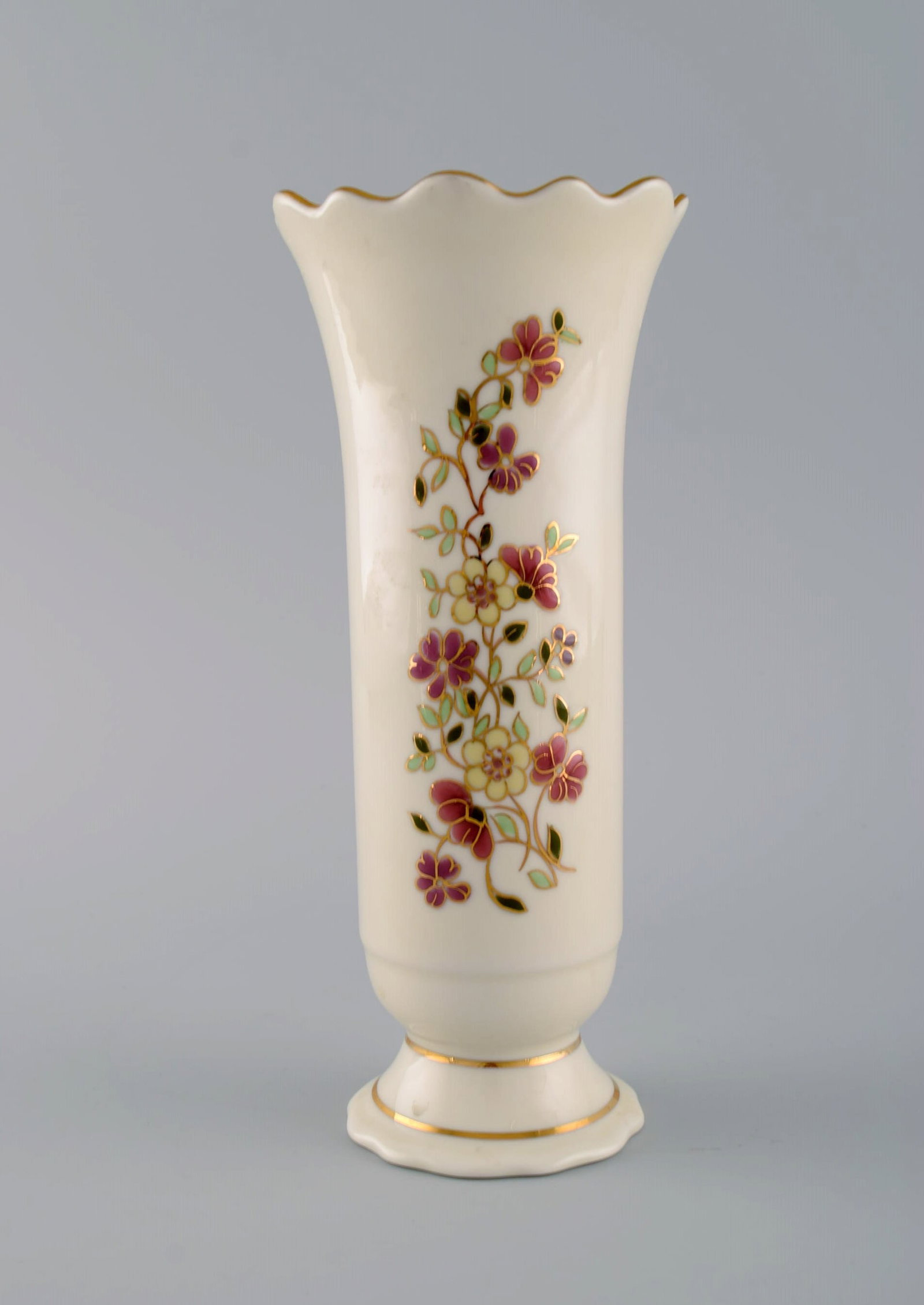 Zsolnay vase in cream-colored porcelain with hand-painted flowers and gold decoration. Late 20th - 3